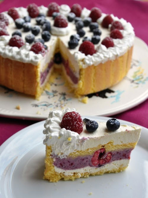 charlotte cake, recipes, almond, berries